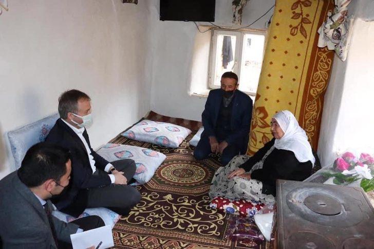 Hizan Kaymakamı Muhammed İkbal Yelek, 111 yaşındaki Makbule teyzeyi ziyaret etti G4