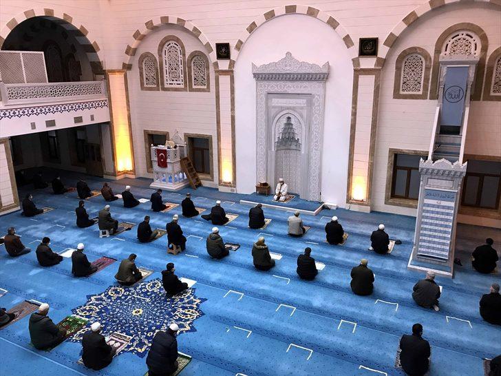 Sakarya ve çevre illerde Miraç Kandili dualarla idrak edildi G5