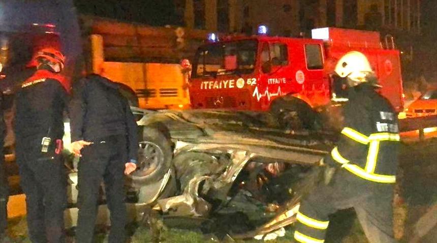 Arkadaşlarının nikahından dönerken kaza yapan 5 genç hastaneye kaldırıldı