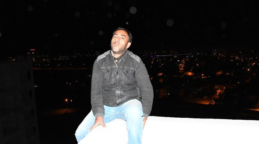 İntihara kalkışan genci belediye başkanı ikna etti