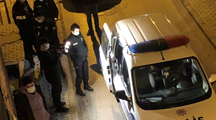 Üsküdar'da polisin 'dur' ihtarına uymayan şüpheliler ekip aracına çarptı