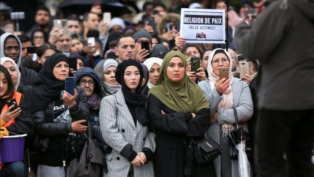 Paris'te islamofobi karşıtı gösteri