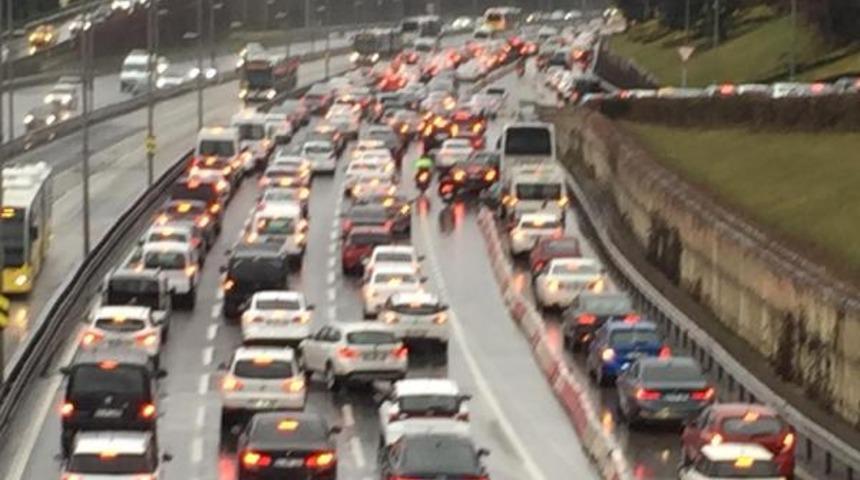 İstanbullular dikkat! Birçok noktada trafik felç oldu