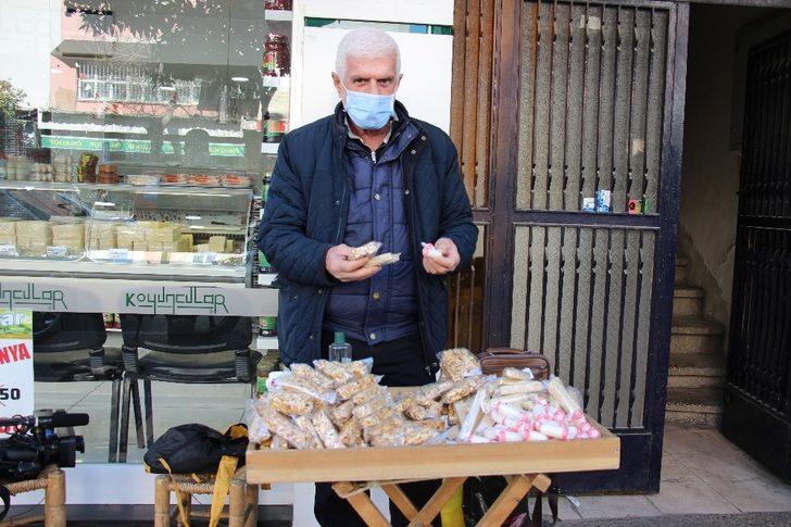 Bir metre karelik tezgah ile 4 çocuk yetiştirdi G4