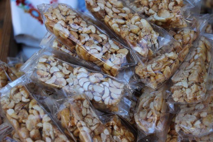 Bir metre karelik tezgah ile 4 çocuk yetiştirdi G5