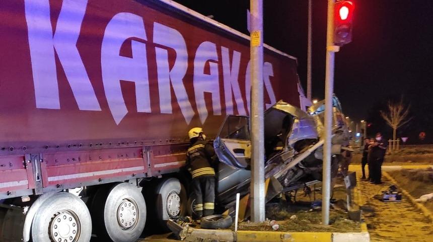 Konya&rsquo;da tır ile otomobil &ccedil;arpıştı: 5 yaralı