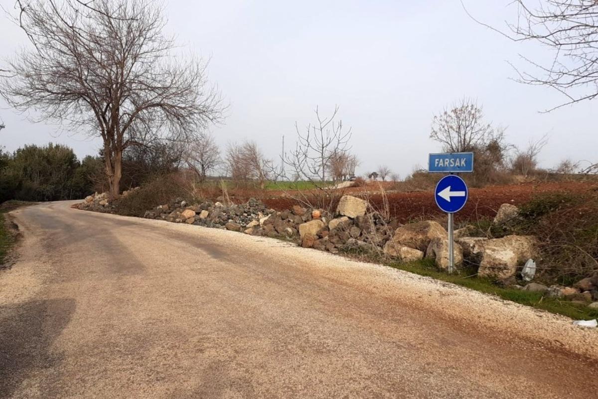 Osmaniye&rsquo;de pes dedirten hırsızlık, trafik işaret tabelalarını &ccedil;aldılar