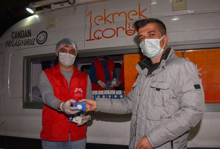 Büyükşehir Belediyesi 30 bin kandil simidi dağıttı G2