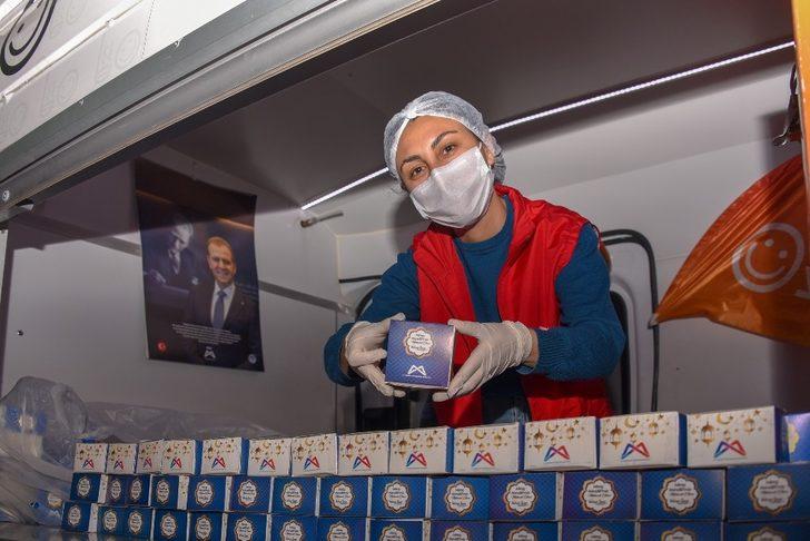 Büyükşehir Belediyesi 30 bin kandil simidi dağıttı G3