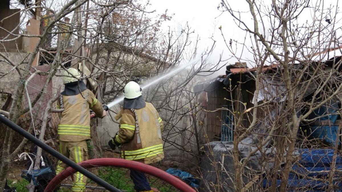 (&Ouml;zel)- Tuzla&rsquo;da Suriyeli ailenin kaldığı gecekonduda t&uuml;p patlaması