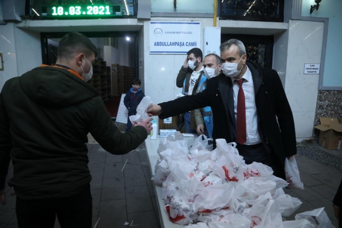 İlkadım&rsquo;dan kandil simidi ikramı