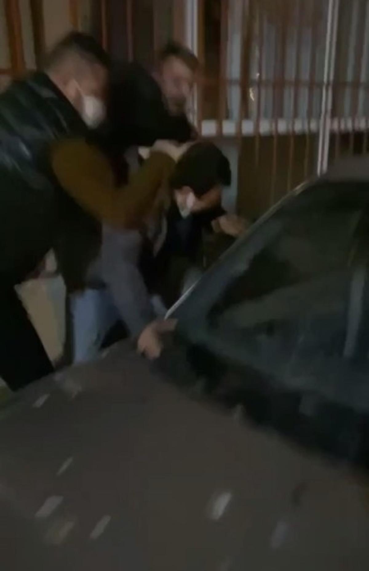 (&Ouml;zel) İstanbul&rsquo;da taciz iddiasına tekme ve yumruklu darp kamerada