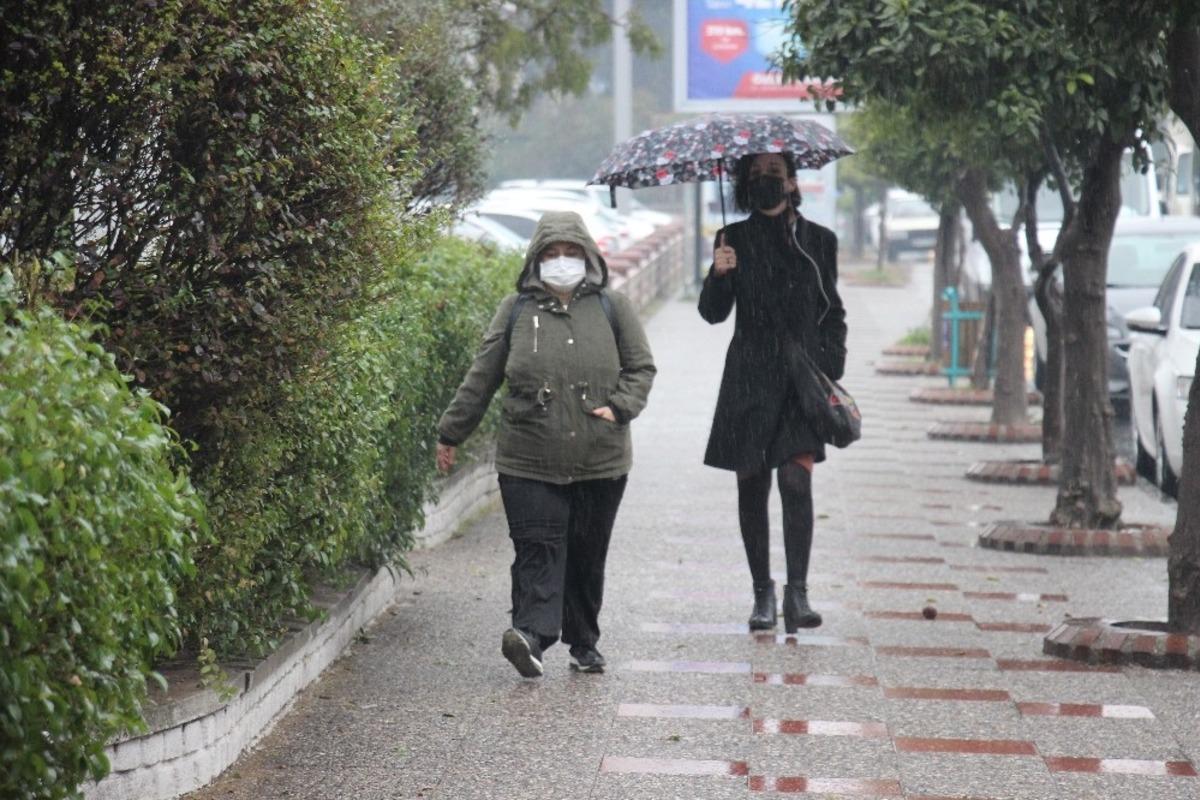Aydın&rsquo;da sağanak yağış etkili oluyor