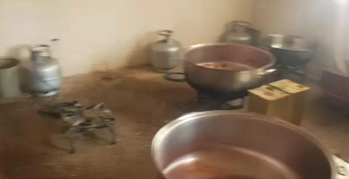Ka&ccedil;ak nargile t&uuml;t&uuml;n&uuml; imalathanesine baskın