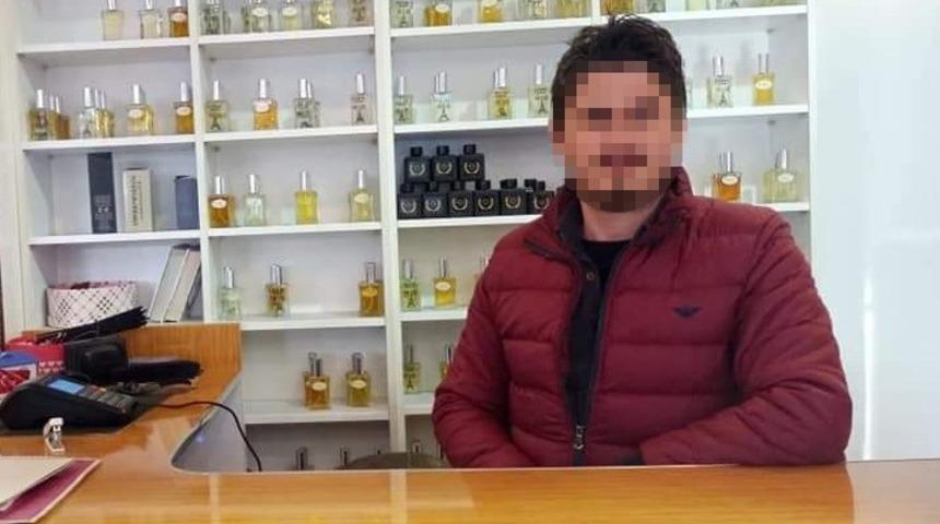 Kabinde kıyafet deneyen m&uuml;şteriyi g&ouml;r&uuml;nt&uuml;lediği iddia edilen mağaza sahibi tutuklandı