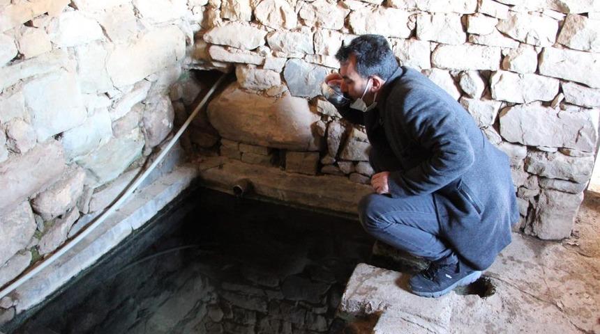 Akın ediyorlar! Bu suyu içen şifa buluyor, çamuru ise ağrılara iyi geliyor