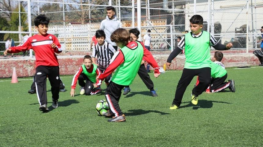 Spor Giysi Bankası ile yüzler gülecek