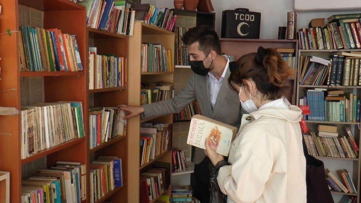 Bu d&uuml;kkana gelenler adeta ge&ccedil;mişte yolculuğa &ccedil;ıkıyor