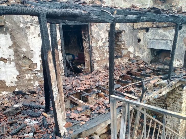 Yangında ağır yaralanan yaşlı kadın hayatını kaybetti G1