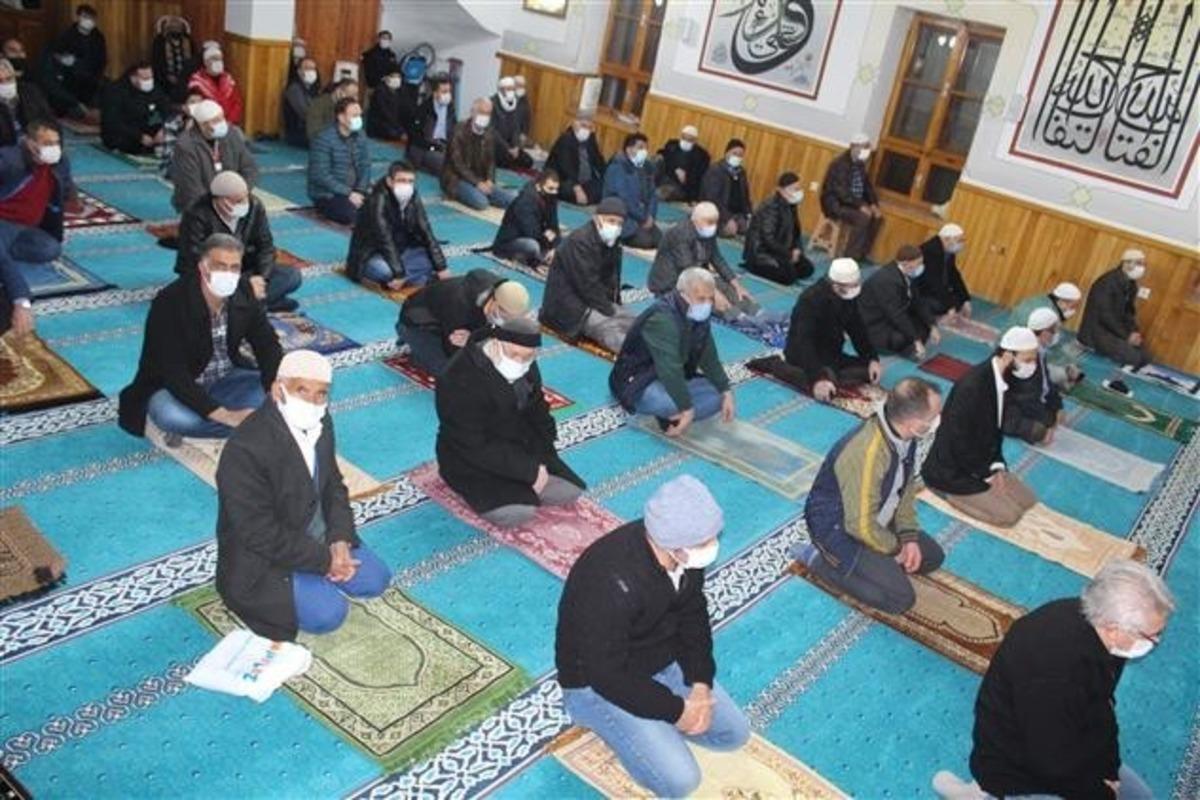 Mira&ccedil; Kandili nedeniyle camiler doldu taştı