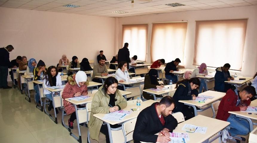 Harran Y&Ouml;S Sınavı uluslararası &ouml;ğrencilerin umudu oluyor