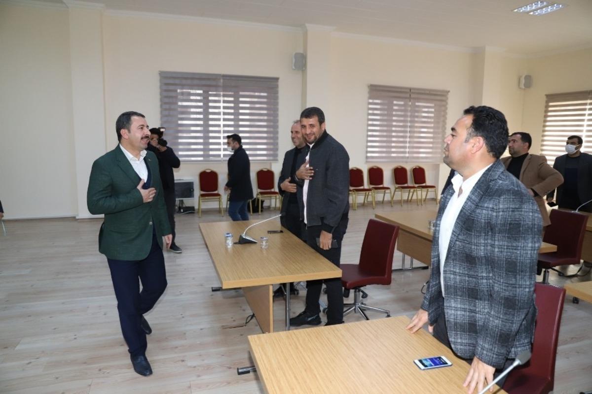 Baydilli m&uuml;teahhitlerle bir araya geldi