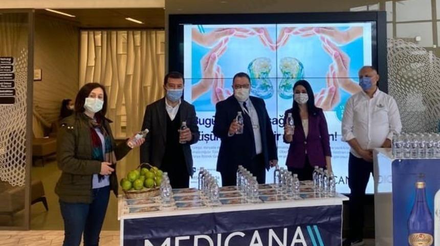 Sağlıklı b&ouml;brekler i&ccedil;in su i&ccedil;in