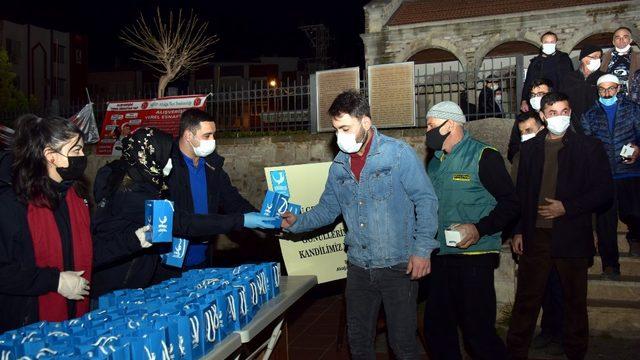 Aliağa Belediyesinden kandil simidi ikramı