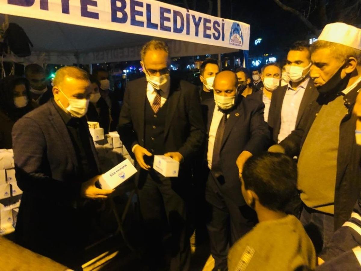 Başkan Kuş&rsquo;tan Mira&ccedil; Kandilinde simit ikramı