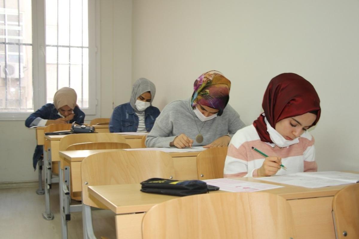 Haliliye&rsquo;de sınava girecek gen&ccedil;ler heyecan gideriyor