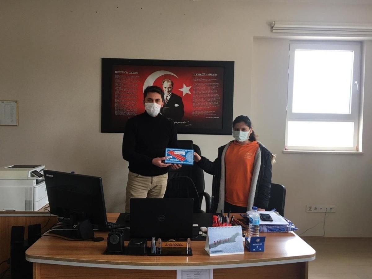 Kepsut&rsquo;ta film izleyerek, karikat&uuml;r &ccedil;izenlere &ouml;d&uuml;l