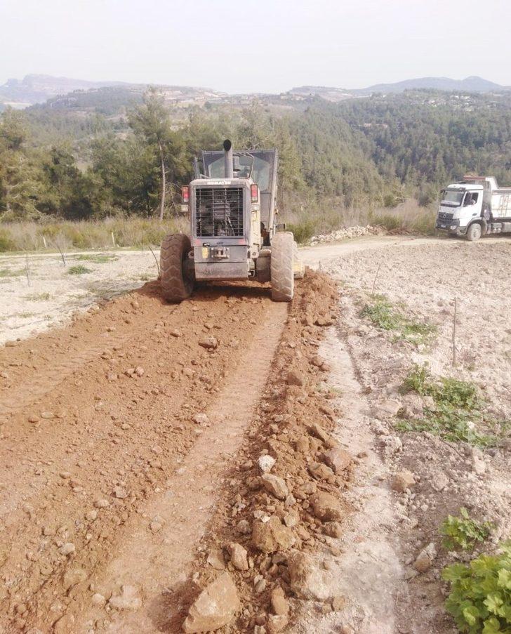 Toroslar’ın yaylalarında yol çalışmaları aralıksız sürüyor G2