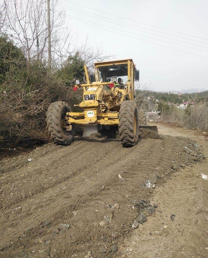 Toroslar’ın yaylalarında yol çalışmaları aralıksız sürüyor G4