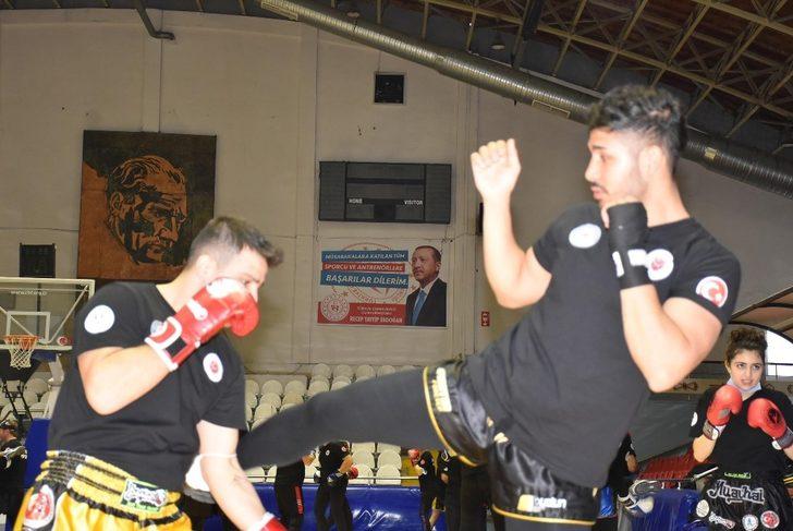 Başkan Çelik muaythai antrenörlerine başarılar diledi G2