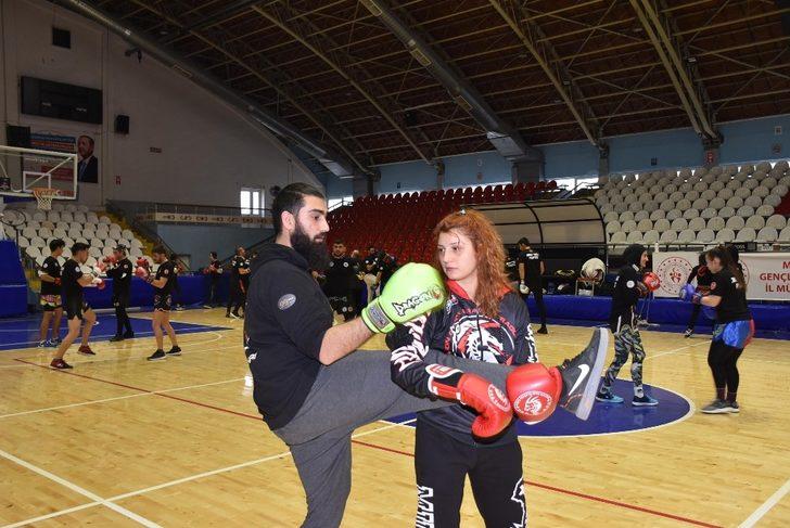 Başkan Çelik muaythai antrenörlerine başarılar diledi G3