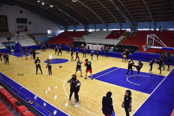 Başkan Çelik muaythai antrenörlerine başarılar diledi G4