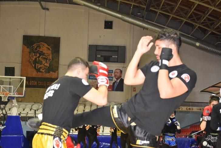 Başkan Çelik muaythai antrenörlerine başarılar diledi G5