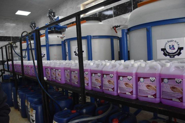 Bitlis’teki meslek lisesinden 1 milyon 700 bin lira dezenfektan cirosu G2