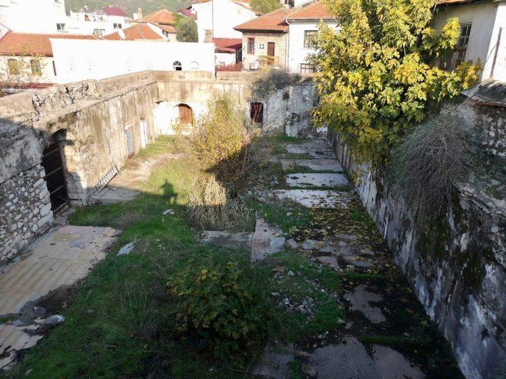 AK Parti Marmaris İlçe Başkanlığı’ndan tarihi Kervansaray için çalışmalar başladı G2