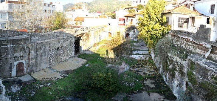 AK Parti Marmaris İlçe Başkanlığı’ndan tarihi Kervansaray için çalışmalar başladı G4