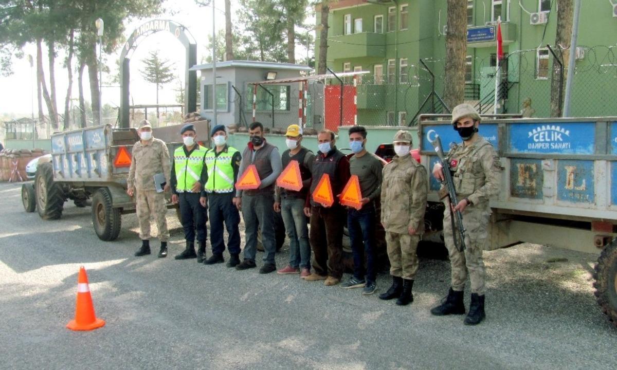 Jandarmadan trakt&ouml;r r&ouml;morklarına reflekt&ouml;r