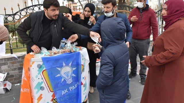 Ak Parti Batman İl Başkanlığından kandil simidi ikramı