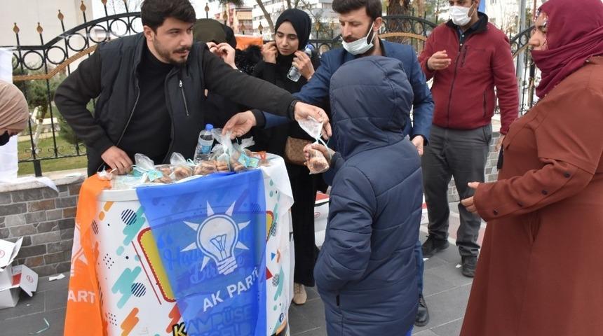 Ak Parti Batman İl Başkanlığından kandil simidi ikramı