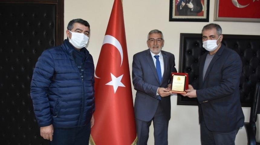 Başkan Bozkurt’a teşekkür plaketi