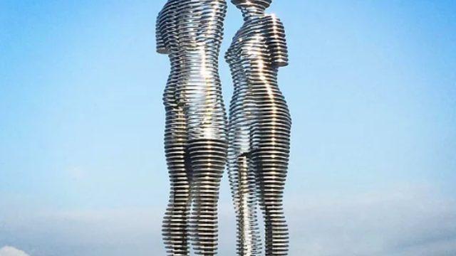 Trajik bir aşk hikayesini sembolize eden Ali ve Nino heykelinin hüzünlü dansı!