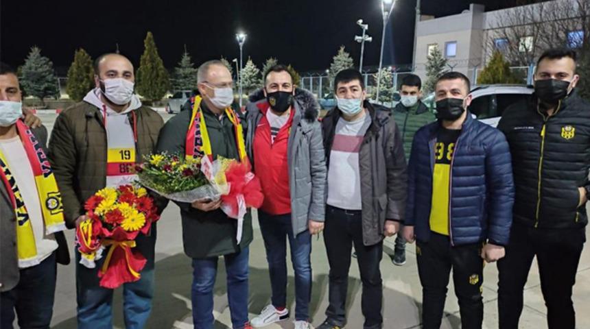 İrfan Buz'u havaalanında taraftarlar karşıladı