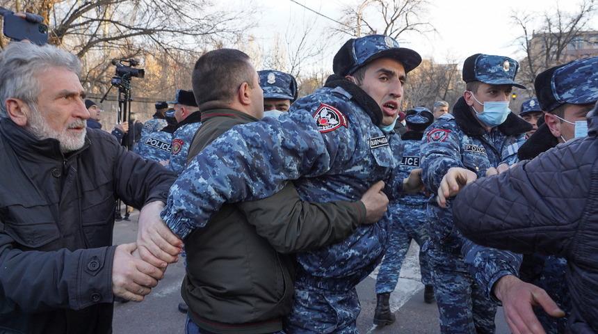 Ermenistan’da Cumhurbaşkanı, hükümetin yeni genelkurmay başkanı atamasını reddetti
