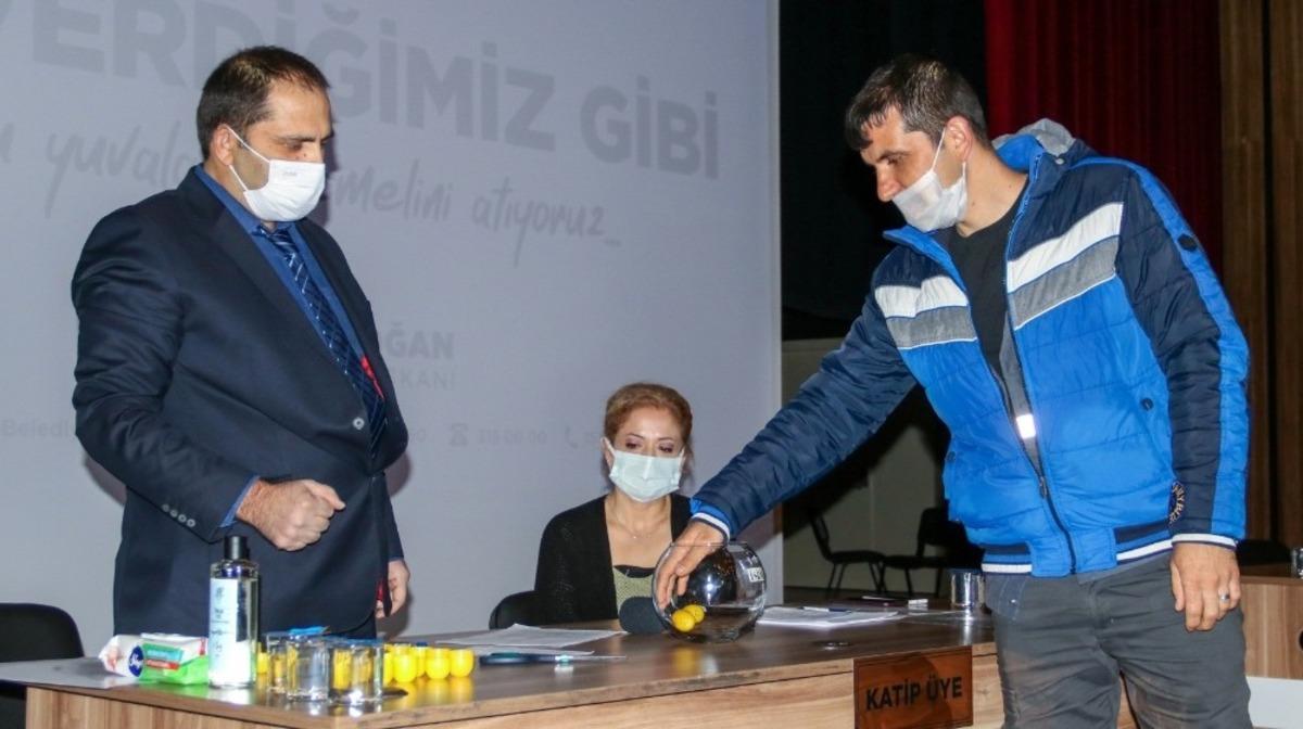 Biga Belediyesi toplu konutlarında kuralar &ccedil;ekildi