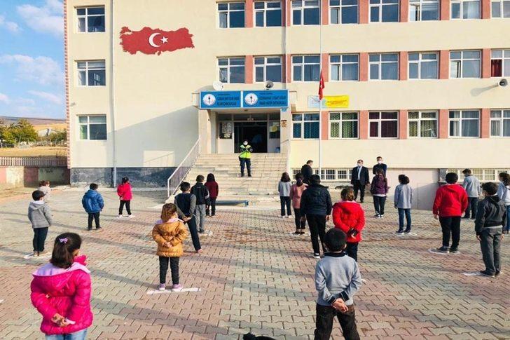 Jandarma ekipleri öğrencileri bilgilendirdi G4