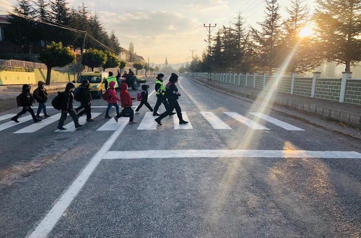 Jandarma ekipleri öğrencileri bilgilendirdi G5